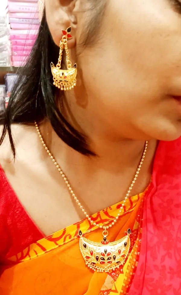 Assamese_Traditional_Gold_Plated_Red_Black_Colour_Joonbiri_Chain_Jewellery_Set_For_Women